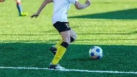 《本-福斯特展现铁闸风范，英超老将门将果断出击的智慧缩影》